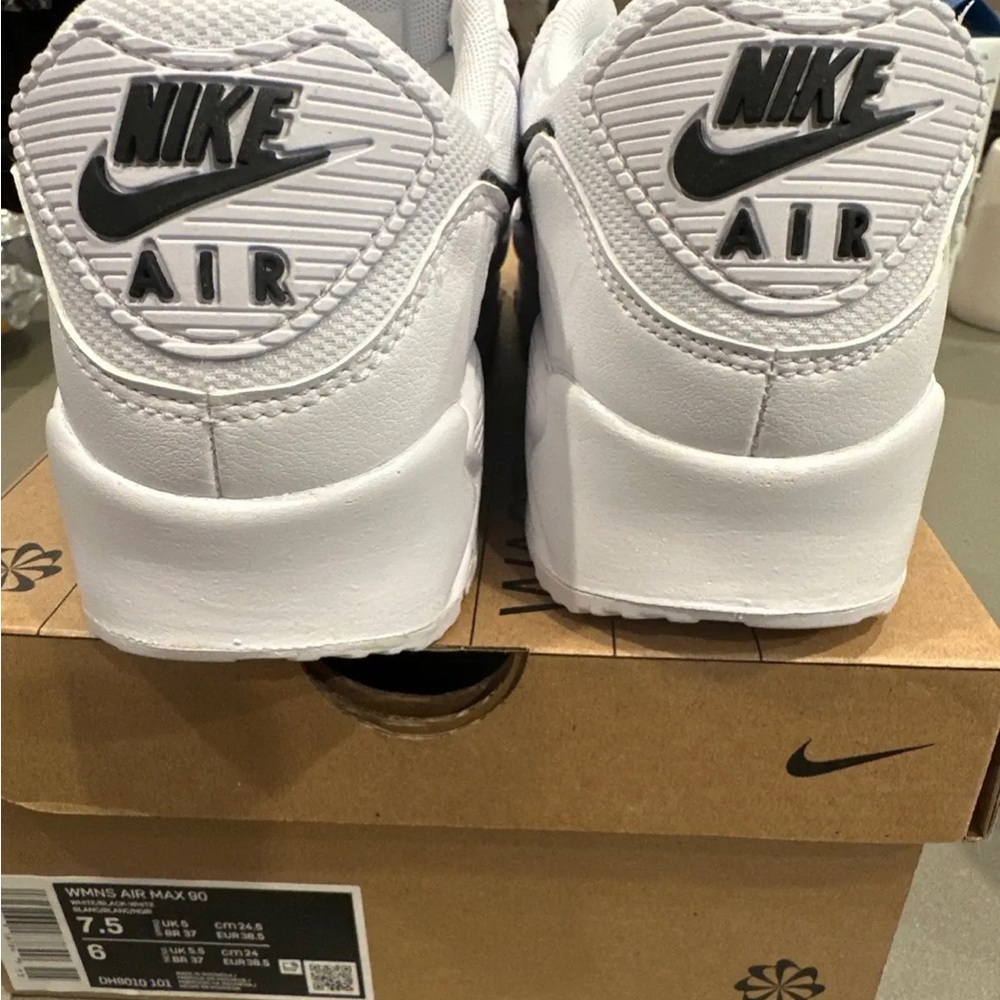 Woman’s air max 90 brand new